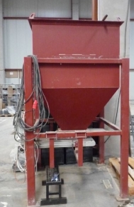 Feed container with descharge belt, used
